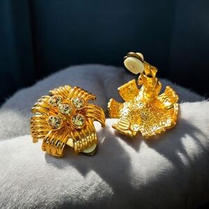 Vintage Crystal Rhinestone and Goldtone Clip Earrings